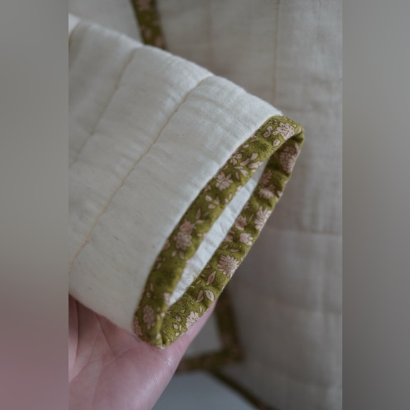 Handmade Elegant Cream Quilted Jacket - Picture 5 of 9